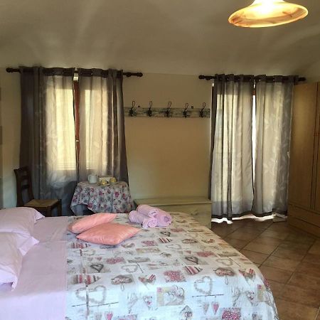 B&B Sotto Le Mura 파본느카나베세 외부 사진