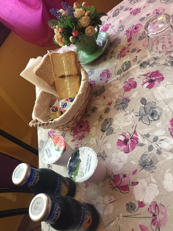 B&B Sotto Le Mura 파본느카나베세 외부 사진