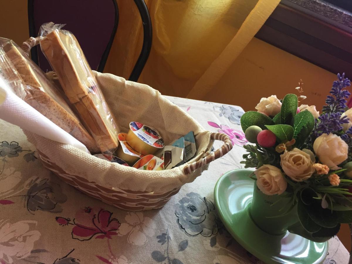B&B Sotto Le Mura 파본느카나베세 외부 사진