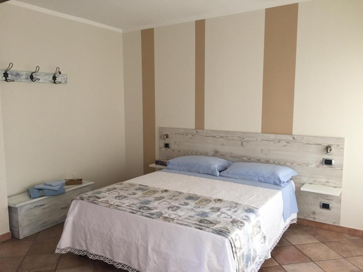 B&B Sotto Le Mura 파본느카나베세 외부 사진
